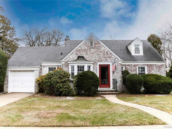 138 Chestnut Street, Lynbrook, NY 11563