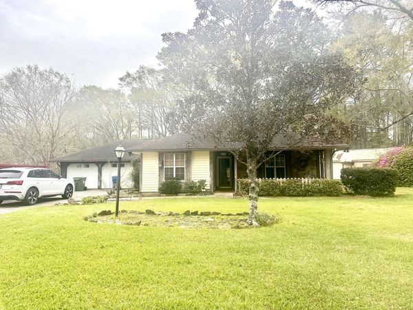 101 Shady Ln., Hattiesburg, MS 39402