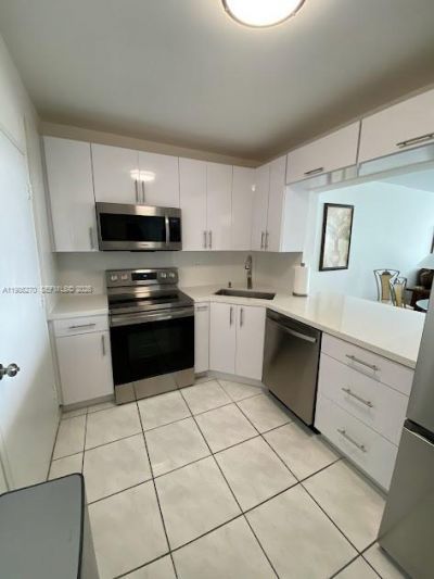 5601 Collins Ave , Unit 1524, Miami Beach, FL 33140 Photo
