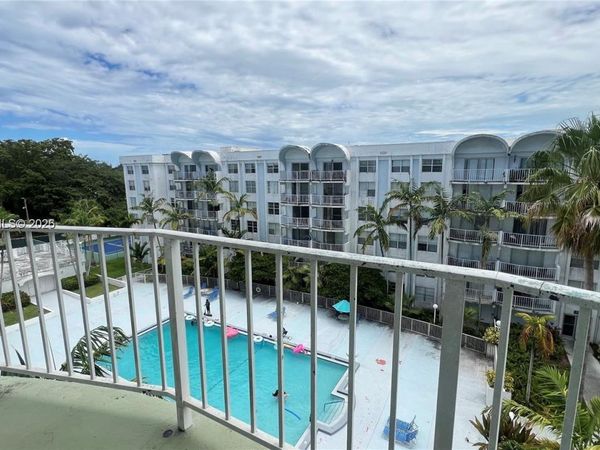 486 NW 165th St Rd , Unit B-606, Miami, FL 33169