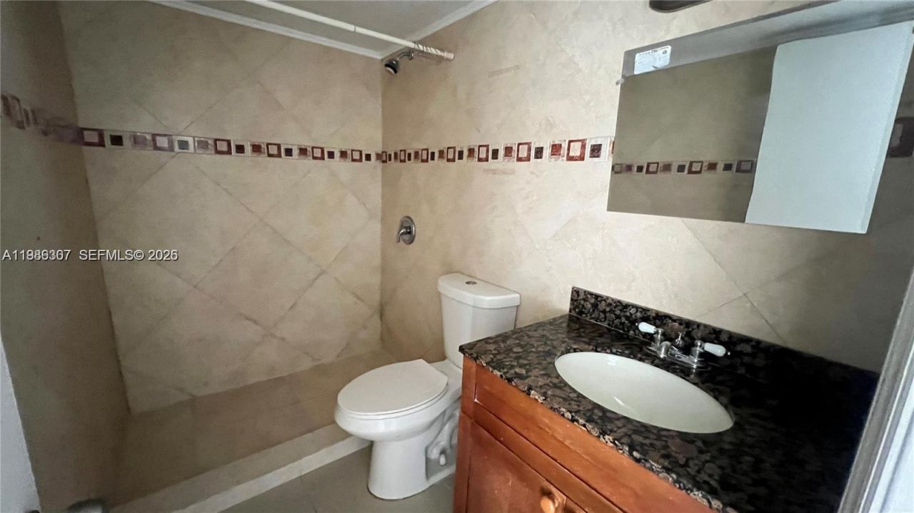 486 NW 165th St Rd , Unit B-606, Miami, FL 33169 Photo