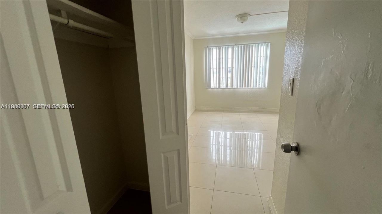 486 NW 165th St Rd , Unit B-606, Miami, FL 33169 Photo