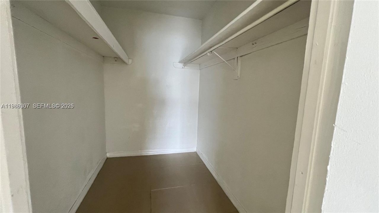 486 NW 165th St Rd , Unit B-606, Miami, FL 33169 Photo