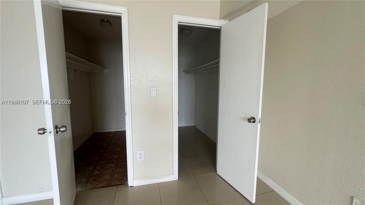 486 NW 165th St Rd , Unit B-606, Miami, FL 33169 Photo