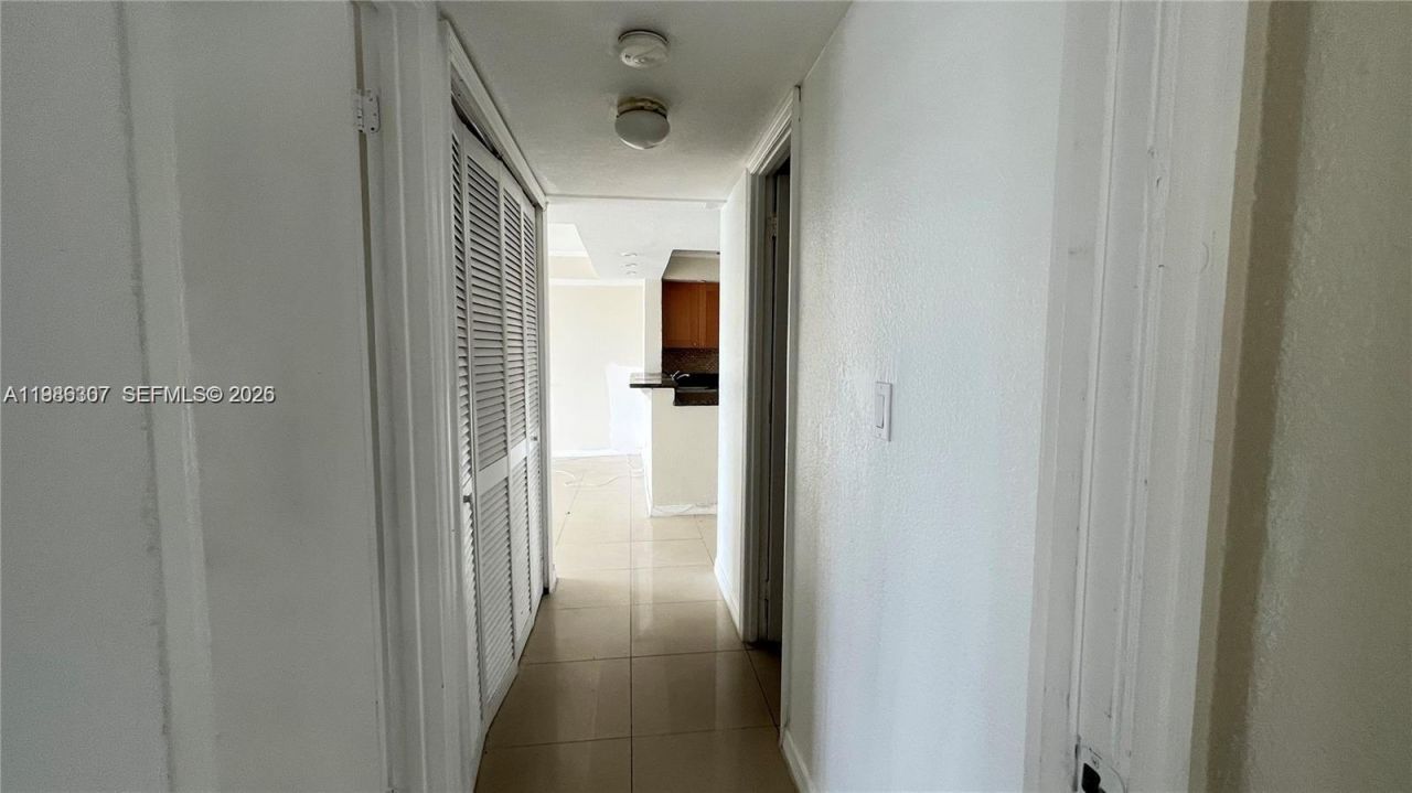 486 NW 165th St Rd , Unit B-606, Miami, FL 33169 Photo