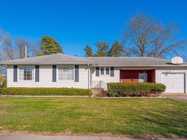 628 GRAND Avenue, Lincoln, IL 62656