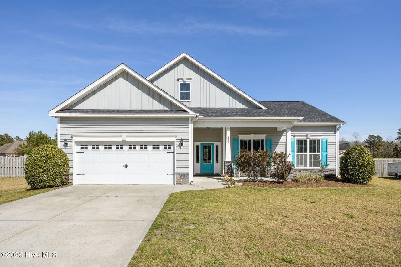 205 Mango Place S, Hubert, NC 28539 Main Photo