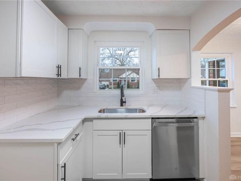 3814 N Broadlawn Circle, Silverton, OH 45236 Photo 10