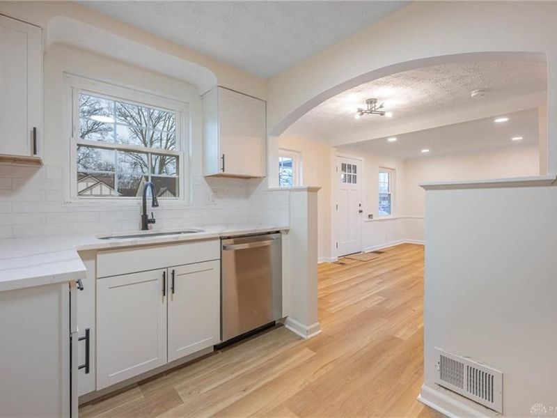 3814 N Broadlawn Circle, Silverton, OH 45236 Photo 9