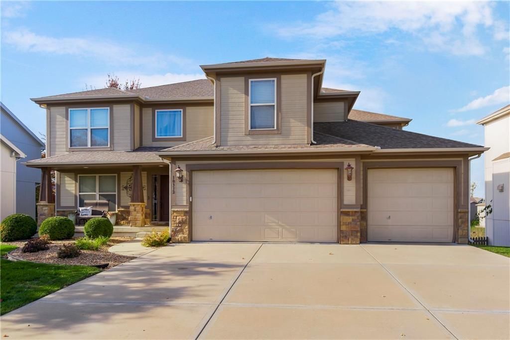 10312 N Tullis Drive, Kansas City, MO 64157 Main Photo