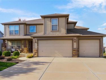10312 N Tullis Drive, Kansas City, MO 64157