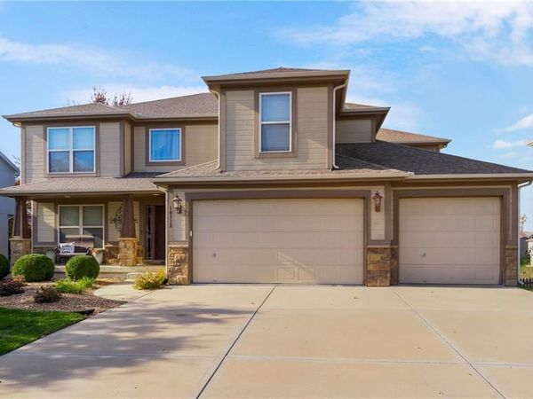 10312 N Tullis Drive, Kansas City, MO 64157