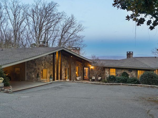 1001 Fleetwood Drive, Lookout Mountain, GA 30750