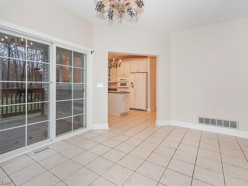 3729 Edgehill Drive, Cleveland, OH 44121 Photo 10