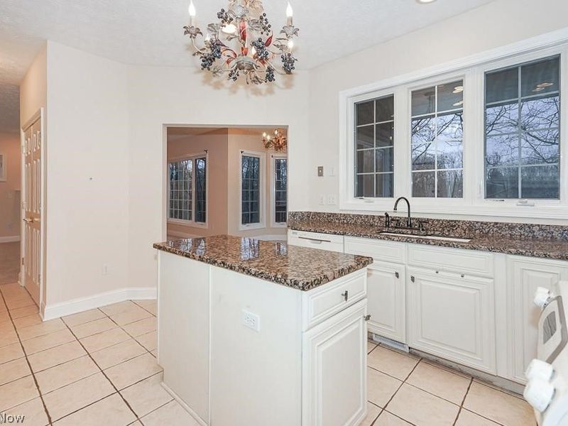 3729 Edgehill Drive, Cleveland, OH 44121 Photo 14