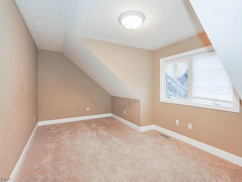 3729 Edgehill Drive, Cleveland, OH 44121 Photo 16