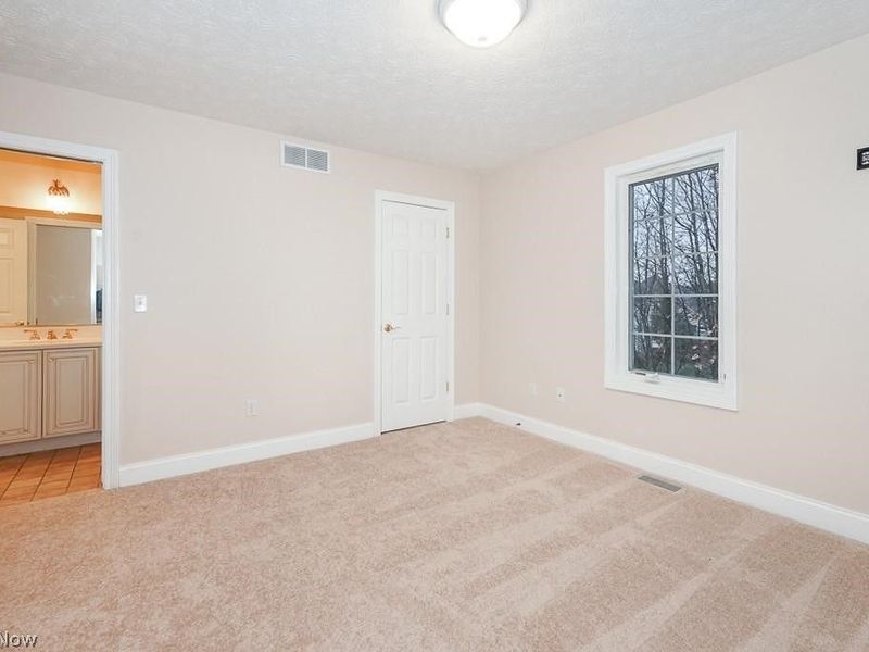 3729 Edgehill Drive, Cleveland, OH 44121 Photo 17