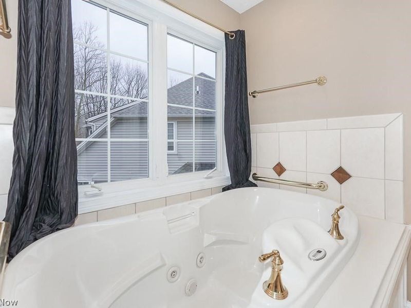 3729 Edgehill Drive, Cleveland, OH 44121 Photo 24