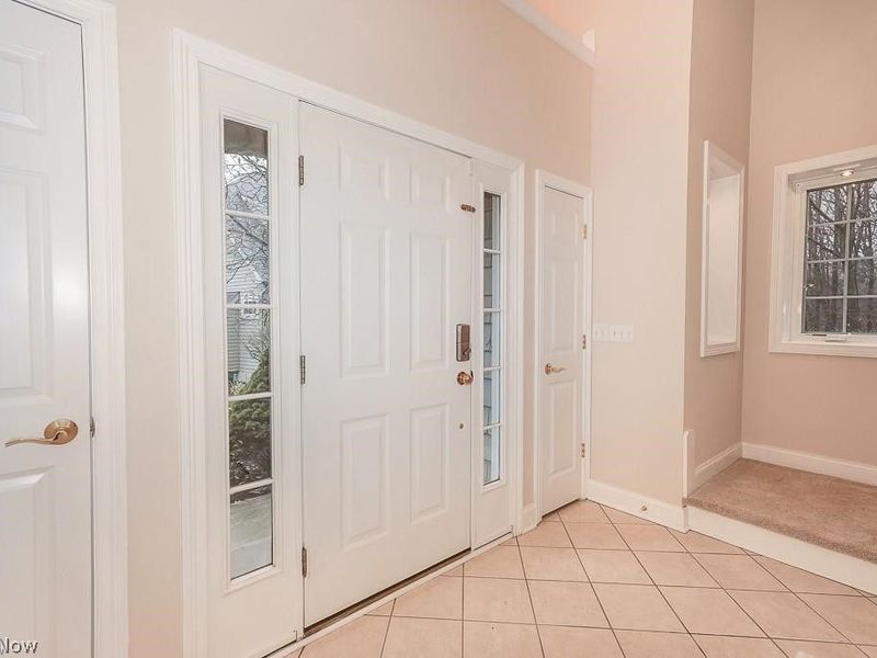 3729 Edgehill Drive, Cleveland, OH 44121 Photo 3