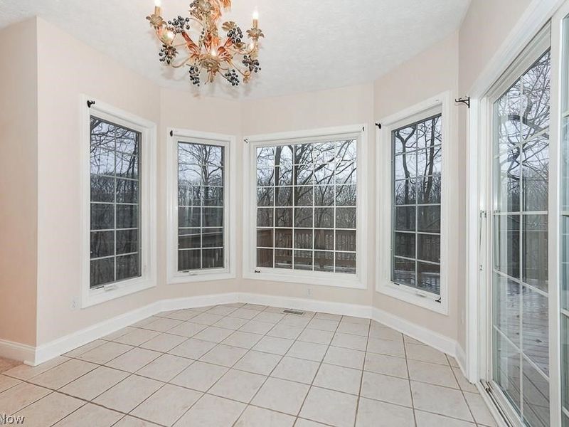 3729 Edgehill Drive, Cleveland, OH 44121 Photo 9