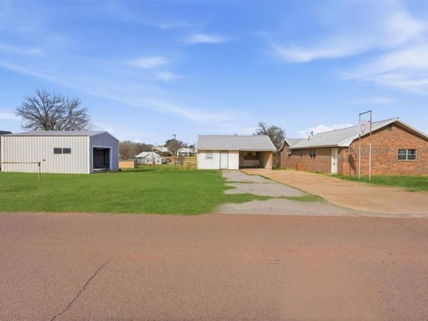 1013 N 3rd Street, Sayre, OK 73662