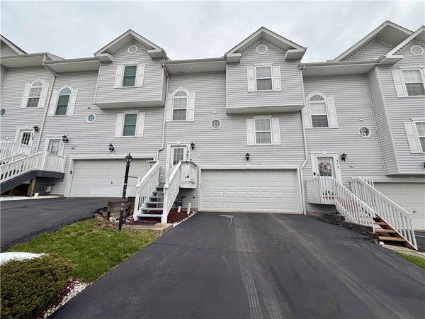 213 Manor View Dr, Manor, PA 15665
