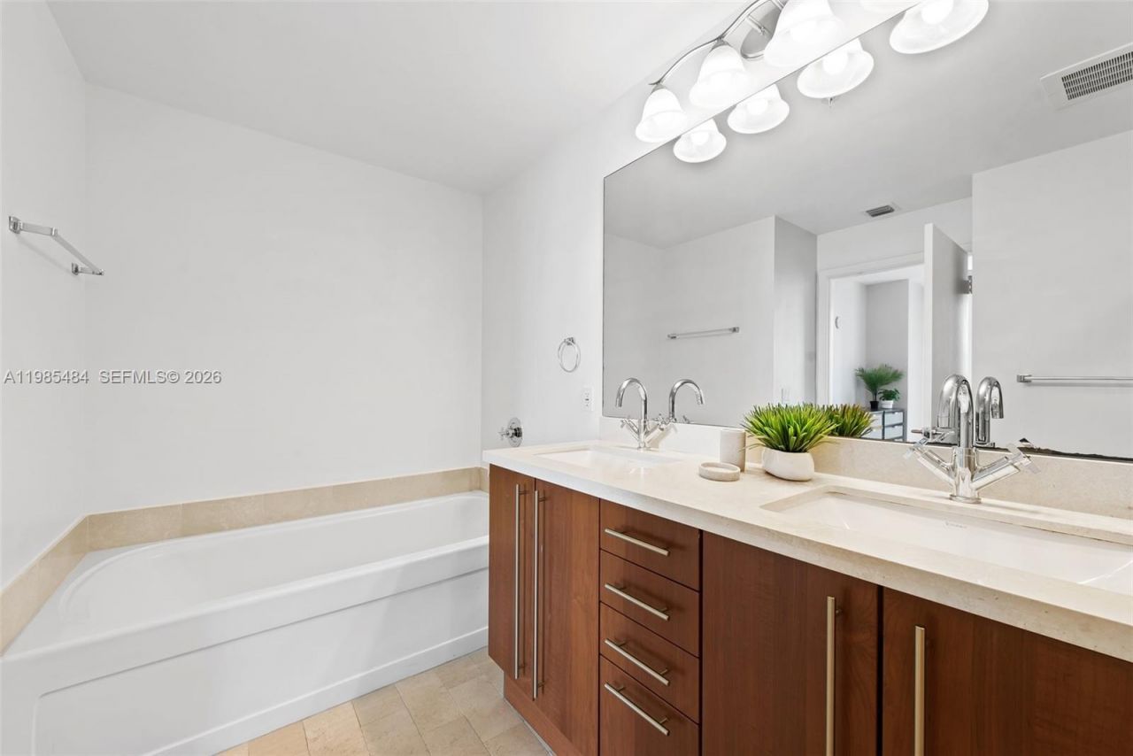 79 SW 12th St , Unit 2503-S, Miami, FL 33130 Photo