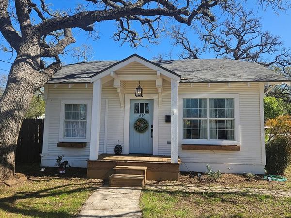 704 Avenue J, Brownwood, TX 76801