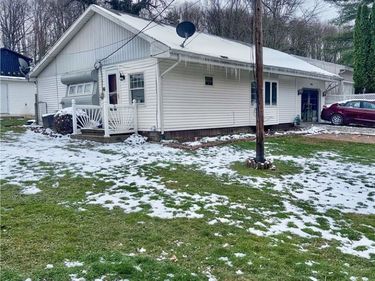 8090 Maple Street SW, Sherrodsville, OH 44675