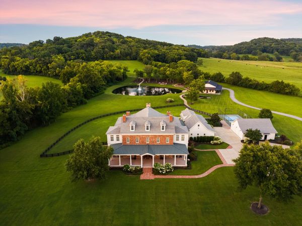 4810 Scenic Oaks Ln, Thompsons Station, TN 37179