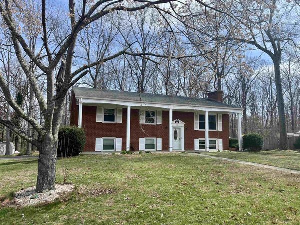 28 FLINT MOUNTAIN DR, STUARTS DRAFT, VA 24401