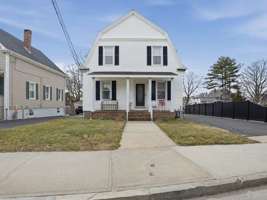 203 S Main St, Acushnet, MA 02743
