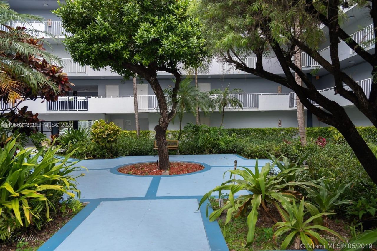 8261 NW 8th St , Unit 131, Miami, FL 33126 Photo