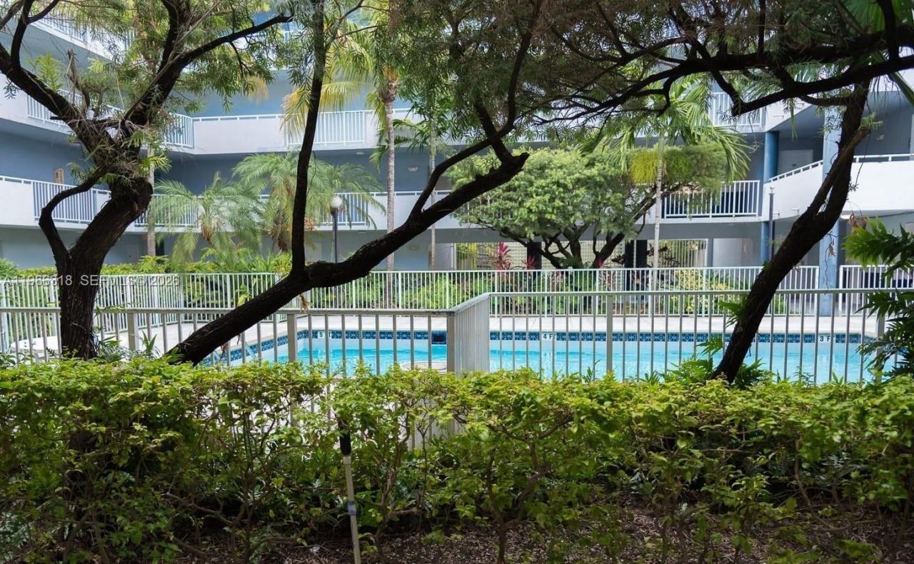 8261 NW 8th St , Unit 131, Miami, FL 33126 Photo