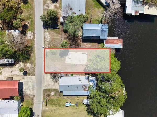000 SE 241st St, Suwannee, FL 32692