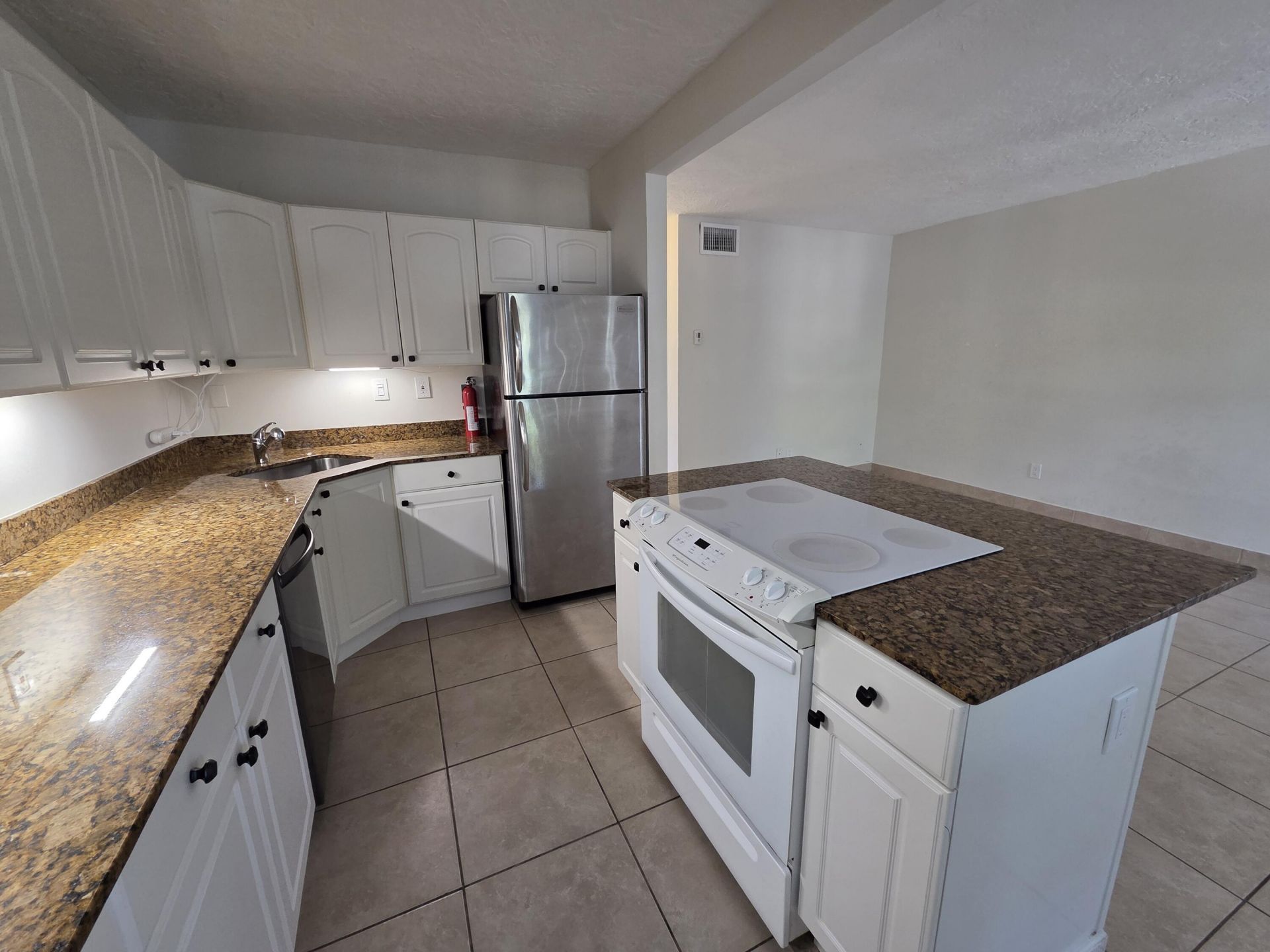 1414 NE 5th Terrace, Unit 10, Fort Lauderdale, FL 33304 Photo