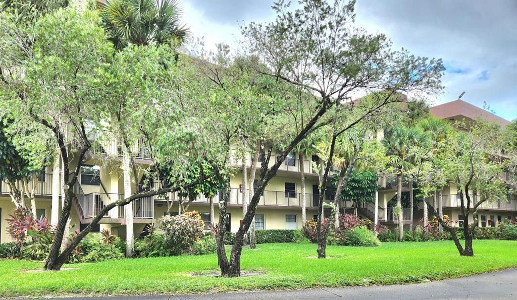 3301 NW 47th Terrace, Unit 403, Lauderdale Lakes, FL 33319 Photo