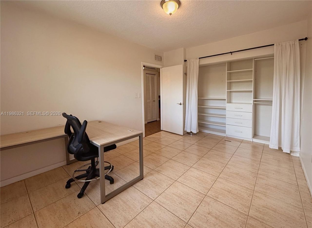 511 Ives Dairy Rd , Unit 301-6, Miami, FL 33179 Photo