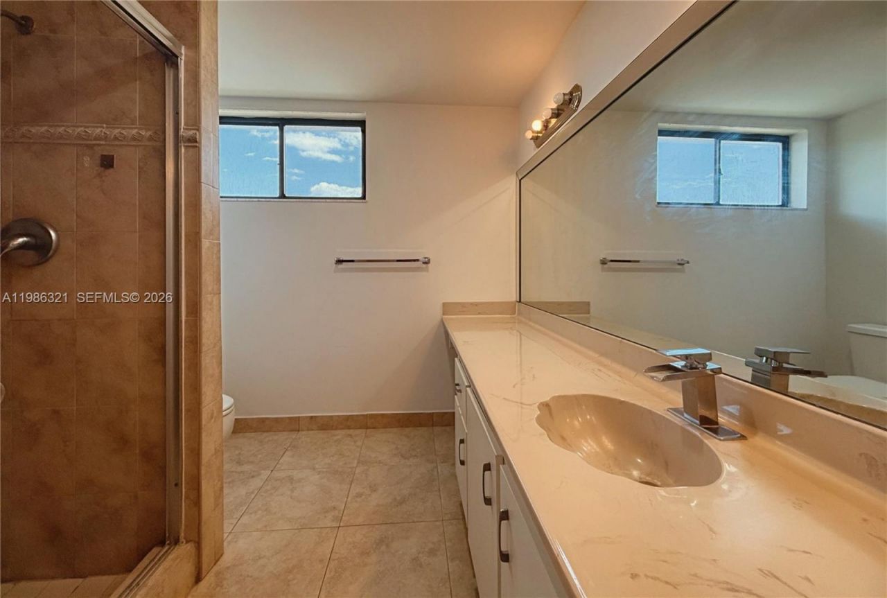 511 Ives Dairy Rd , Unit 301-6, Miami, FL 33179 Photo