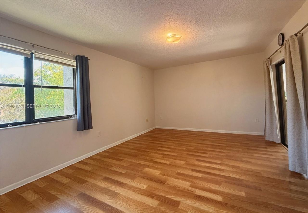 511 Ives Dairy Rd , Unit 301-6, Miami, FL 33179 Photo