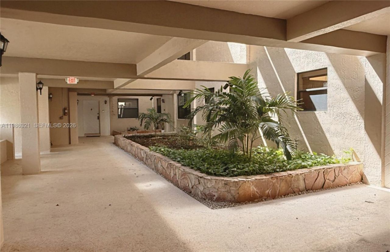 511 Ives Dairy Rd , Unit 301-6, Miami, FL 33179 Photo