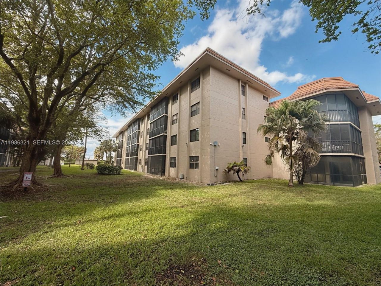 511 Ives Dairy Rd , Unit 301-6, Miami, FL 33179 Photo