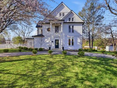 1221 Oakwood Street, Bedford, VA 24523