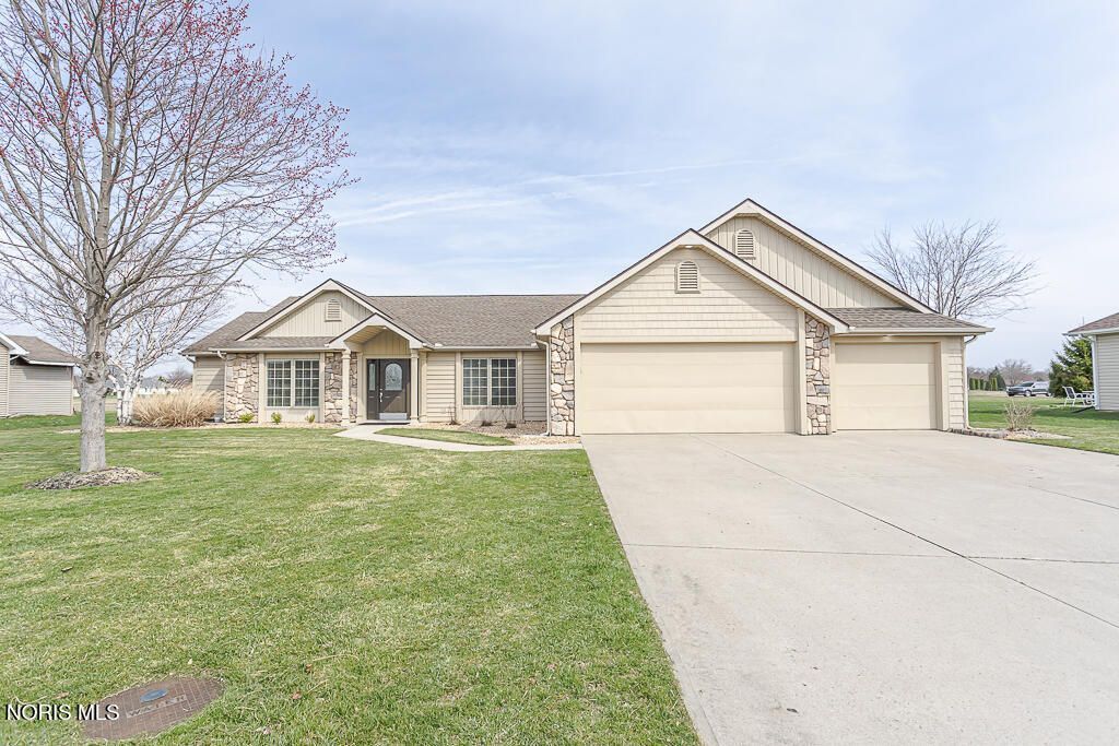 706 Briarwood Lane, Bryan, OH 43506 Main Photo