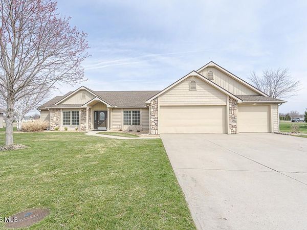 706 Briarwood Lane, Bryan, OH 43506