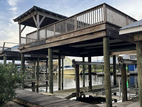 126 Constantin Dr, Golden Meadow, LA 70357