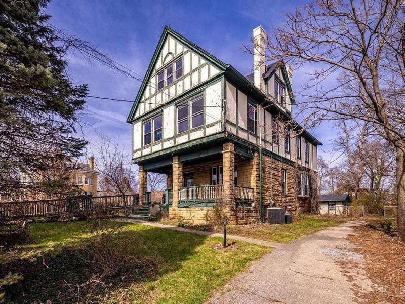 990 Burton Avenue, Cincinnati, OH 45229 Photo 1