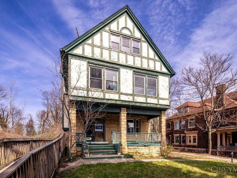 990 Burton Avenue, Cincinnati, OH 45229 Photo 2