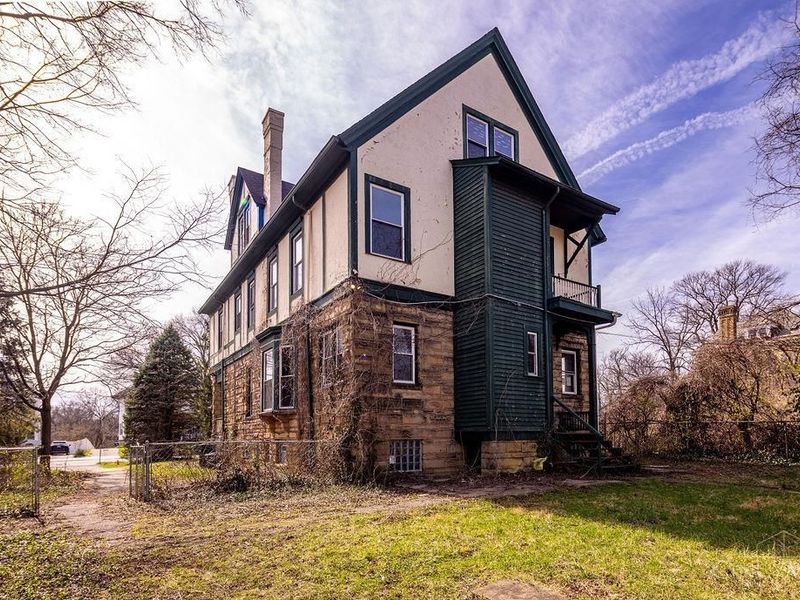 990 Burton Avenue, Cincinnati, OH 45229 Photo 3