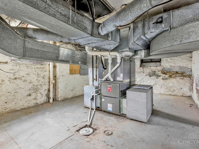 990 Burton Avenue, Cincinnati, OH 45229 Photo 31